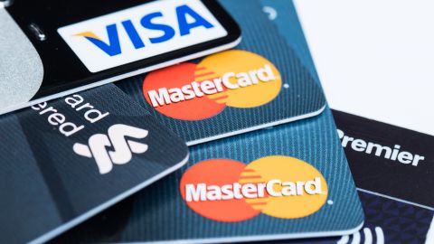 Visa и Mastercard заблокировали доступ нескольким банкам России