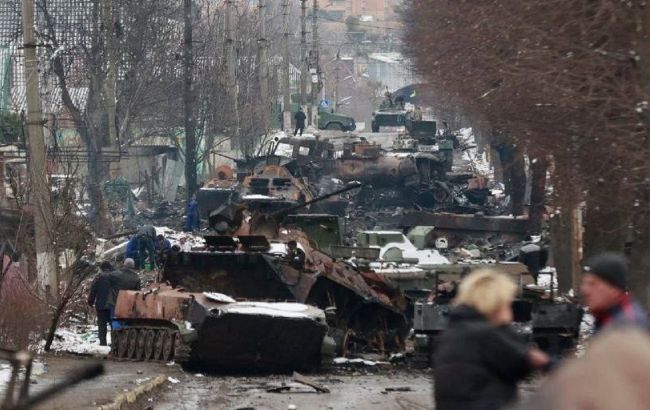Вулиця в Бучі перетворилася на "цвинтар" для знищеної ворожої техніки РФ (фото)