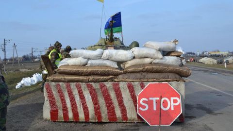 В Коростене оккупанты обстреляли с воздуха телевышку и блокопсты: есть погибшие и раненные