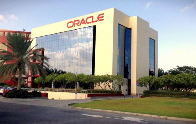 Найбільший виробник ПЗ Oracle припинив операції в Росії