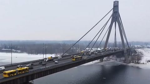 В Киеве открыли Северный и Дарницкий мосты: время работы