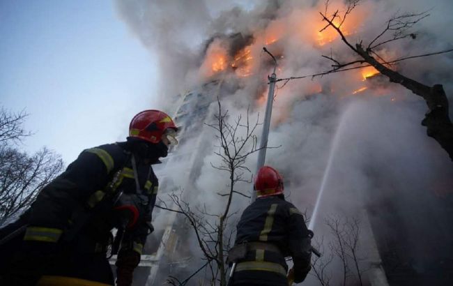 Обстрел многоэтажки в Святошинском районе Киева. ГСЧС сообщает о 3 погибших