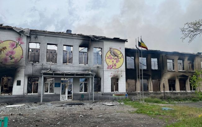 Війська РФ обстріляли школу в Донецькій області фосфорними боєприпасами