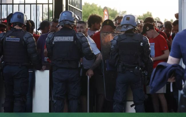 У Франції на фіналі Ліги чемпіонів сталися заворушення, поліція застосувала сльозогінний газ