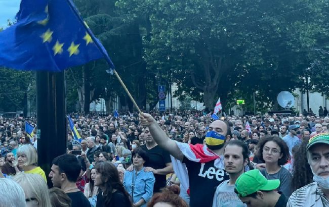 В Тбилиси прошла акции за евроинтеграцию Грузии. Зеленский обратился к участникам