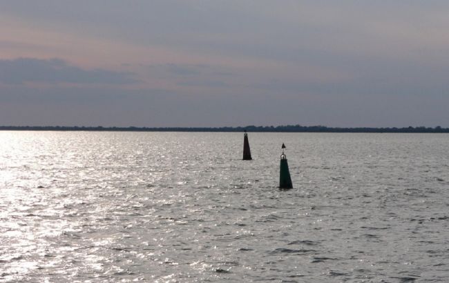 У гирлі Дунаю на невідомому пристрої підірвався плавучий кран, - ОК "Південь"