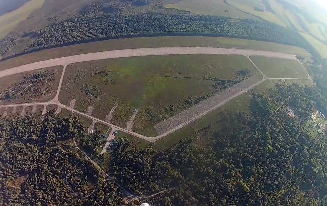 В Беларуси на военном аэродроме слышны звуки взрывов и видны вспышки, - СМИ