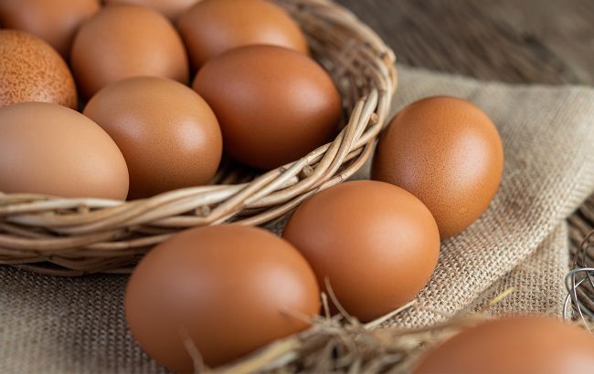 Вже скоро: українці купуватимуть яйця по 100 гривень (прогноз експерта)