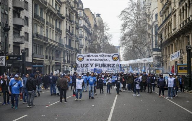 В Париже митинг против роста цен перерос в беспорядки
