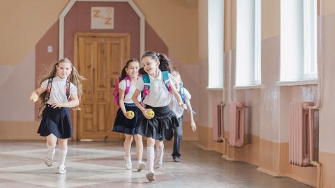 Польша будет следить, ходят ли украинские дети в школу
