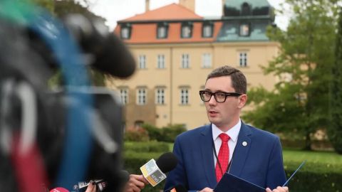 Спас и влюбился: помощник президента Чехии женился на украинской беженке (фото)