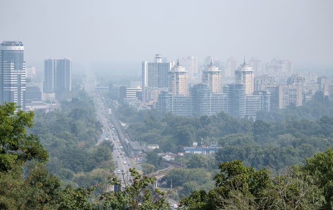 У Києві значно погіршилася якість повітря: чути запах гару