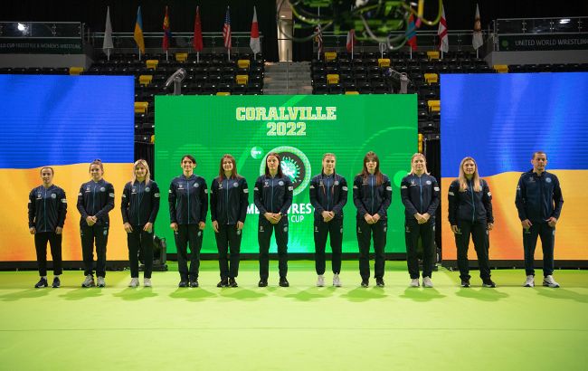 Наши впереди: женская сборная Украины впервые завоевала Кубок мира по борьбе