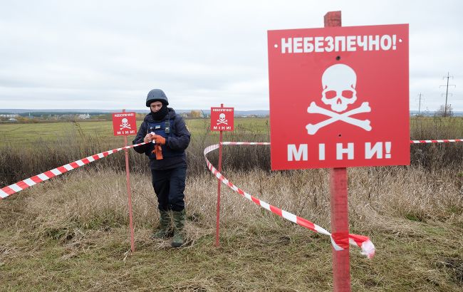 В Одесской области спасатели мощно обезвредили противокорабельную мину (видео)