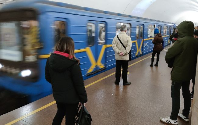 Первые фото со станций метро "Крещатик" и "Майдан Независимости", которые снова работают