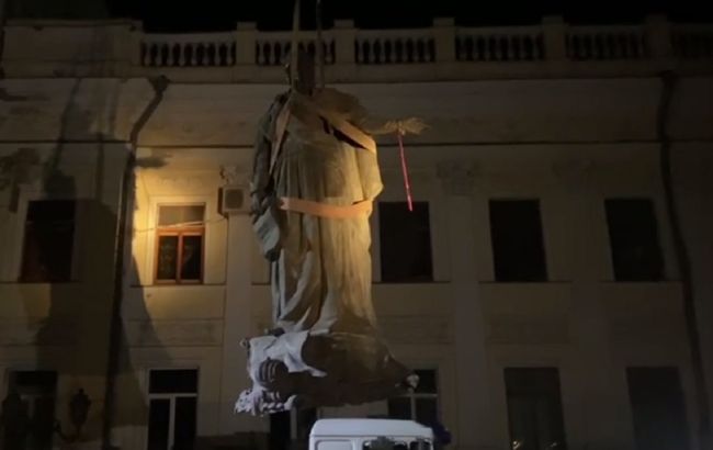 В Одесі демонтували пам'ятники Катерині II та Суворову