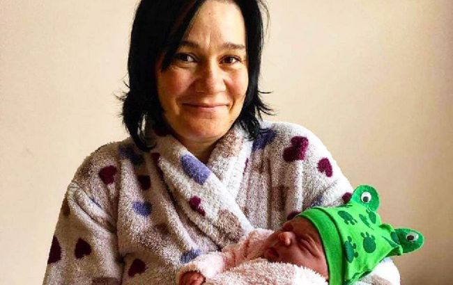 Справжнє новорічне диво: під Миколаєвом жінка народила в швидкій, яку витягала ДСНС