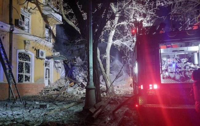 Удар по Краматорську: зруйновано під'їзд, з-під завалів дістали постраждалих