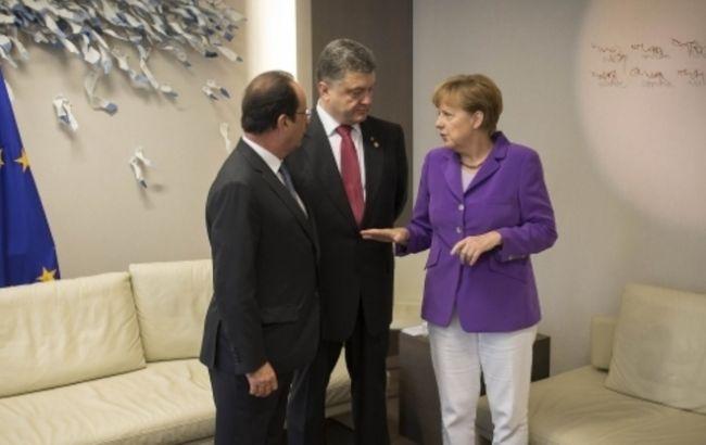 АП: в Брюсселе продолжаются трехсторонние переговоры Порошенко с Меркель и Олландом