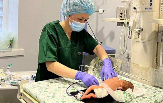 У Рівному новонародженій дитині зробили операцію на серці: дівчинка важила всього 800 грамів (фото)