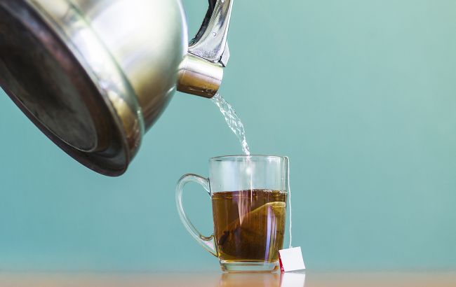 Вот почему нельзя добавлять в чай сырую воду из-под крана