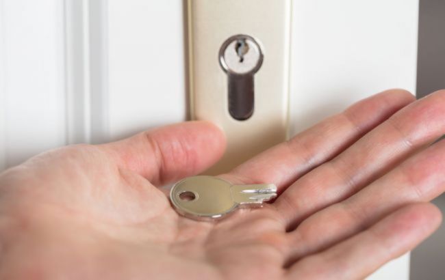Ці прості, але дієві методи допоможуть вийняти зламаний ключ з дверей