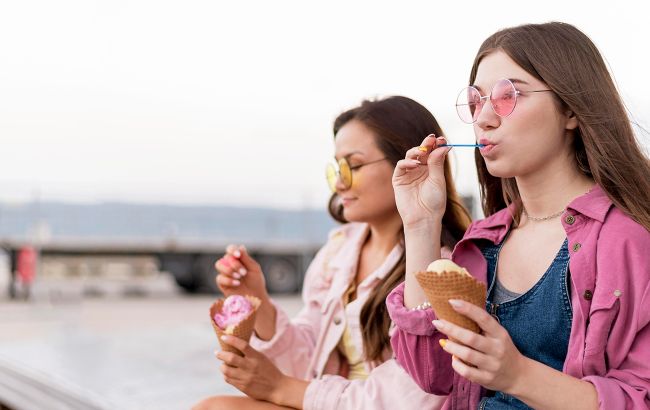 Дієтолог назвав три продукти, які не варто їсти влітку, якщо хочете схуднути