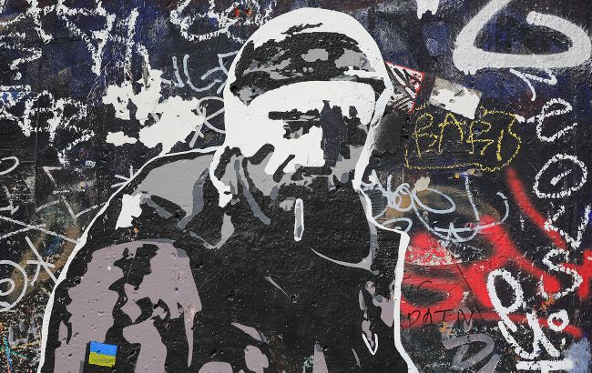 Мурал з українським військовим, який загинув за слова "Слава Україні", з'явився на залишках Берлінського муру (фото)