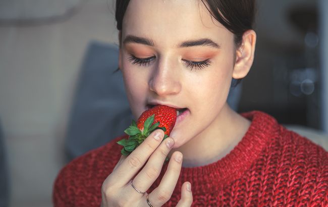 Лікар назвав найкорисніші ягоди, які варто споживати в липні для міцного здоров'я (відео)