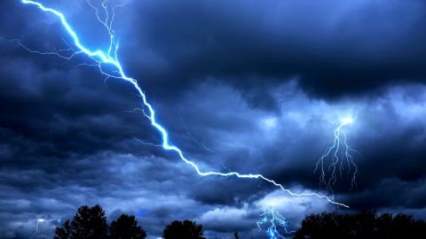 Що буде з людиною, яка виживе після удару блискавки