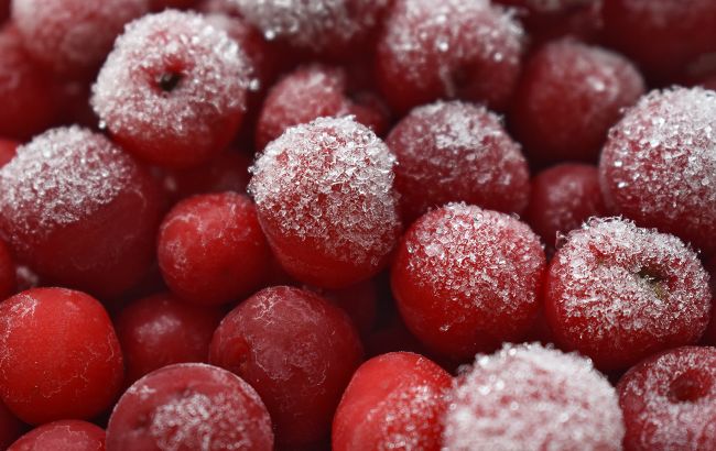 Почему есть замороженные ягоды летом опасно для здоровья: узнайте правду