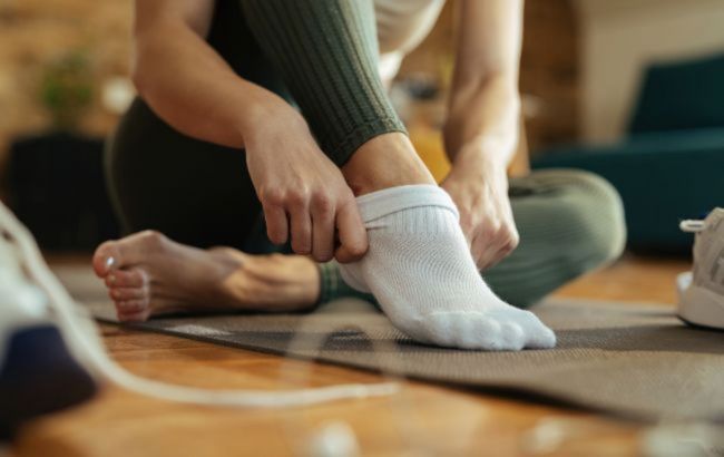 Ці способи допоможуть вам відіпрати білі шкарпетки без зусиль