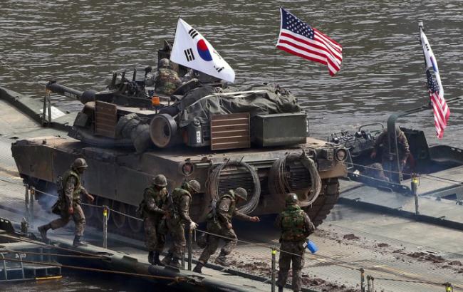 ВМС Південної Кореї і США почали спільні маневри