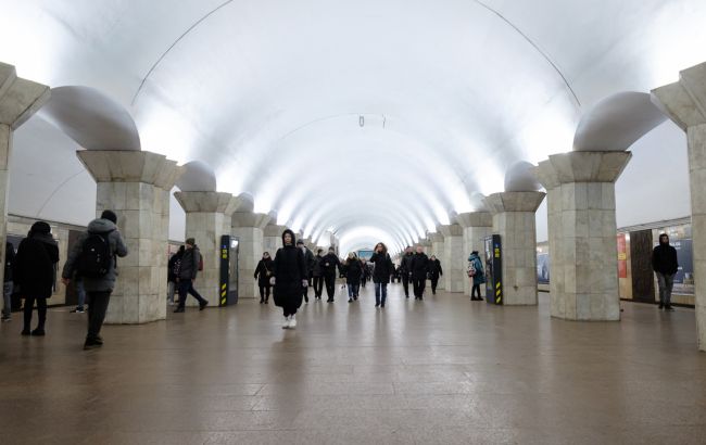 Тунелі були над землею. Як у Києві будували метро на Оболоні: фото з архівів
