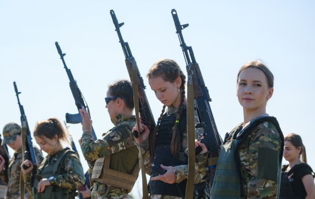 Військовий облік жінок. Що буде в разі неявки та що про це думають військові ЗСУ