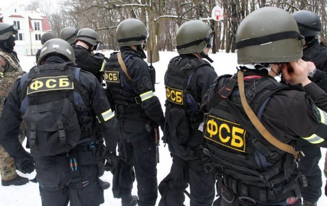 ФСБ РФ заборонила трьом кримським татарам в'їзд в Крим на 5 років