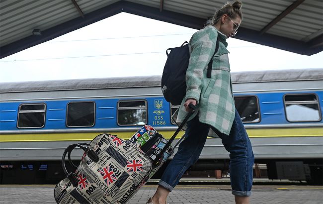 Поезд не дождался. Группа украинцев застряла на границе с Польшей из-за Укрзализныци