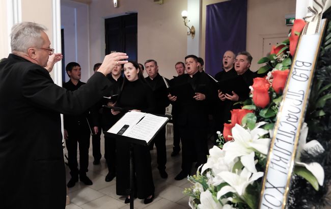 Хор, солісткою якого була Ніна Матвієнко, виконав молитву на прощанні зі співачкою: відео пробирає до мурашок