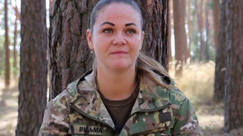 "Крепко обнимаете вышиванку?" Военная "Ведьма" гневно обратилась к мужчинам-беглецам