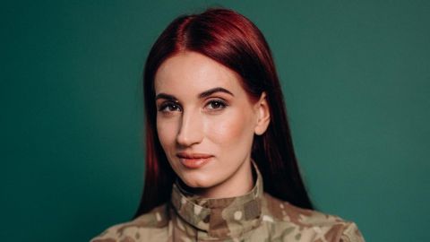 Снайперша Эмеральд честно ответила, за какие деньги сейчас живет
