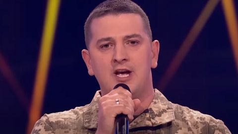 Воин ВСУ довел всех до слез выступлением на "Голос країни". Ему прочат победу (видео)