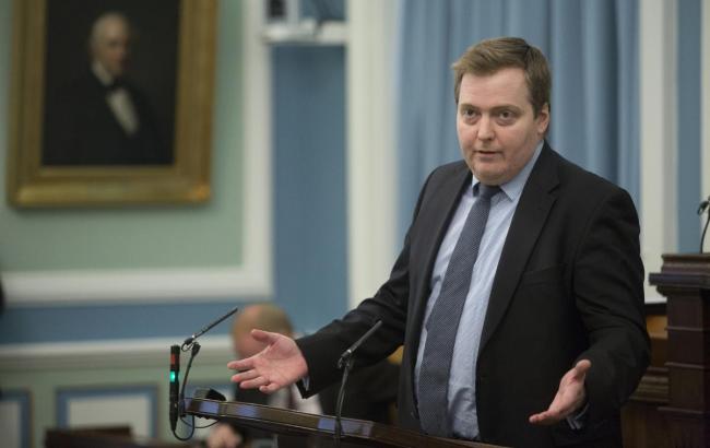 Премьер Исландии Гуннлаугссон прервал интервью из-за вопроса о его офшорной компании