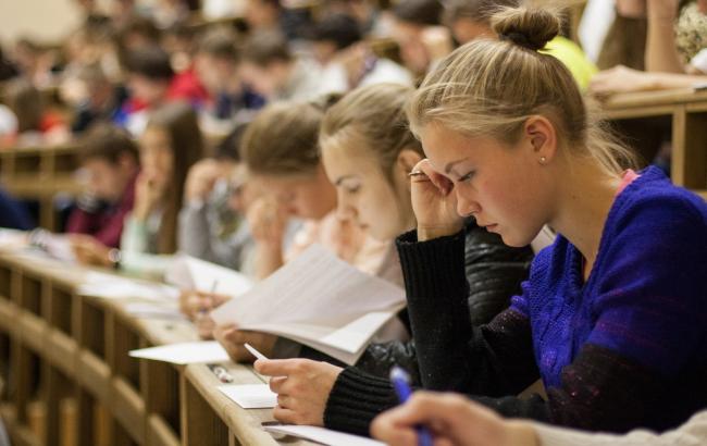 Учебный год в РФ может начаться с опозданием на месяц