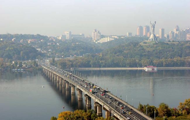 У Києві частково обмежать рух по мосту Патона на вихідні