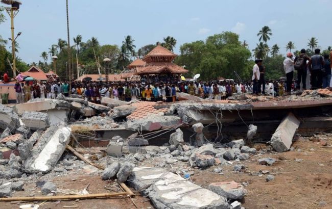 Власти Индии поручили расследовать трагедию в храме