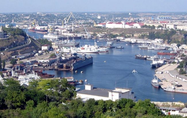 Кабмін через 2 роки після анексії Криму офіційно закрив рибні порти Севастополя та Керчі