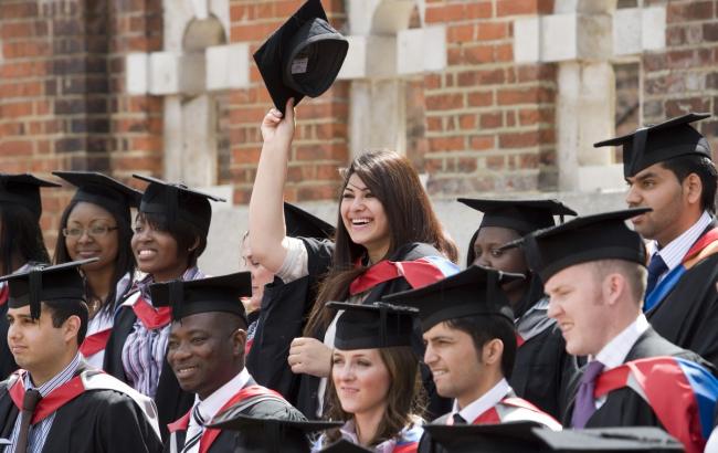 Британия урезала визы для иностранных студентов-неевропейцев