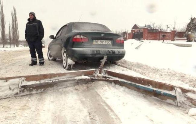 В Николаеве местный житель начал расчищать дороги от снега вместо коммунальщиков