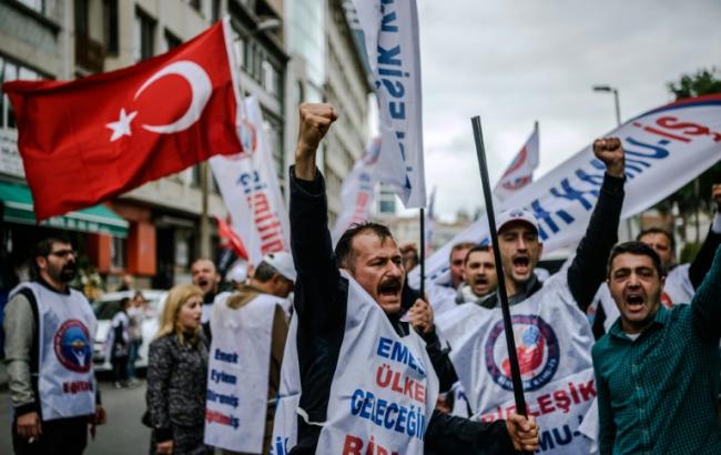 В Стамбуле во время акции в честь 1 мая задержали более 200 человек