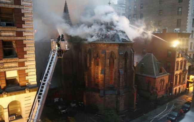 В Нью-Йорке горит сербский православный собор